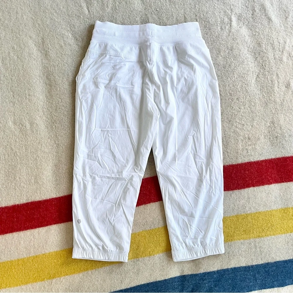 Lululemon white studio crop II
